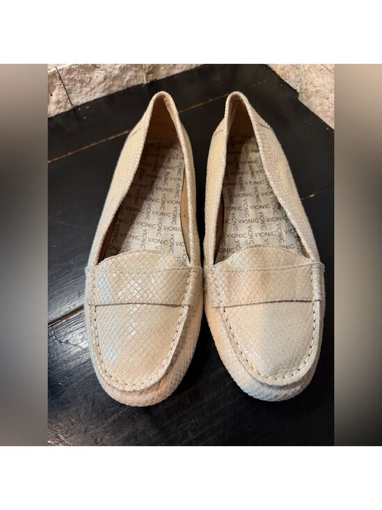 Vionic Shoes - Vionic Larrun Snakeskin Loafers Ivory Slip On Women’s Sz 7.5